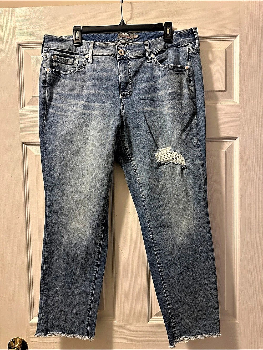 Women’s TORRID Crop Boyfriend Distressed Denim Jeans - Size 18